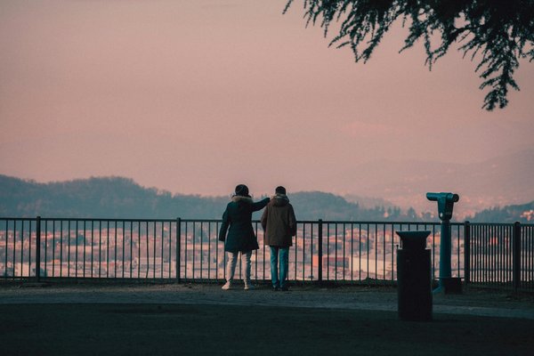Sécurité et entretien: ce qu'il faut savoir sur une location avec piscine